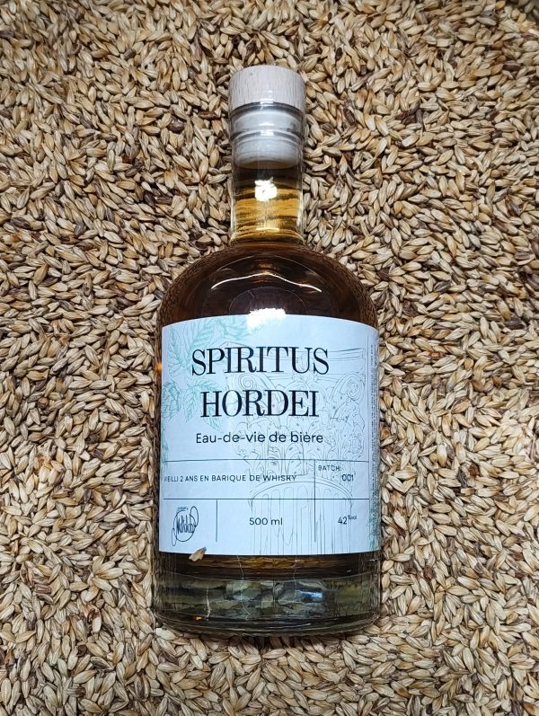 Bouteille de Spiritus Hordei, spiritueux à 42° distillé à partir de bière et vieilli 2 ans en barrique de whisky, légèrement herbacé